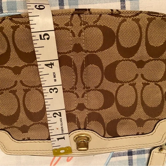 Designer Vintage Coach Monogram Wristlet - Picture 4 of 6